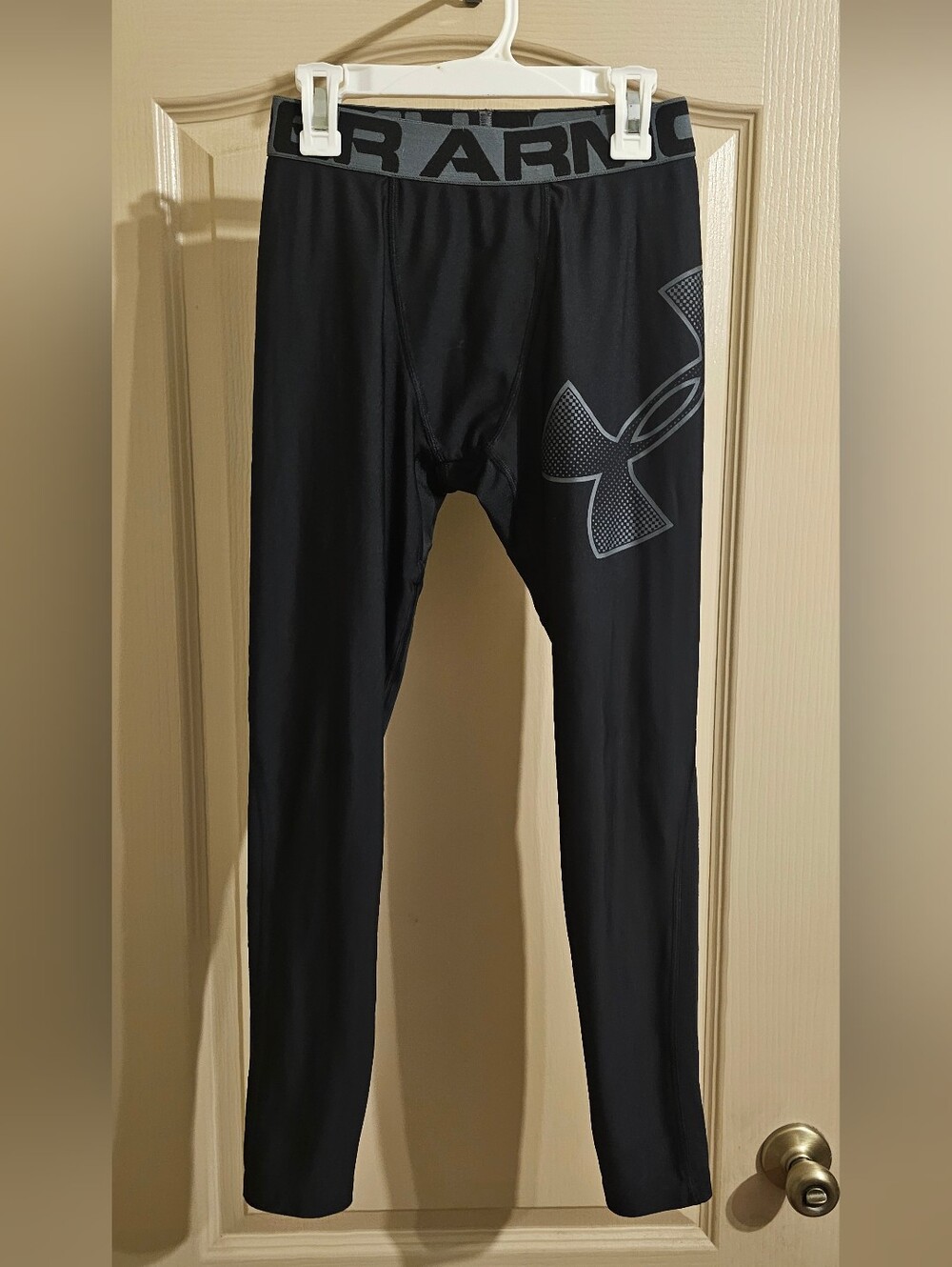 Under Armour Black Youth Large Heat Gear Fitted Compression Leggings